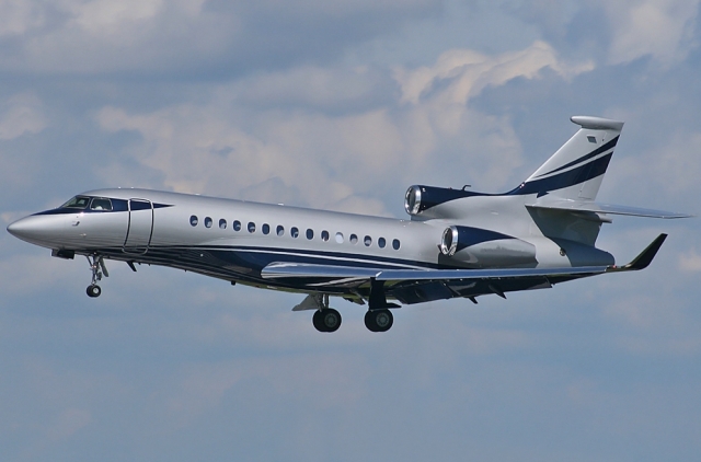 Vuele con estilo con el Dassault Falcon 900 